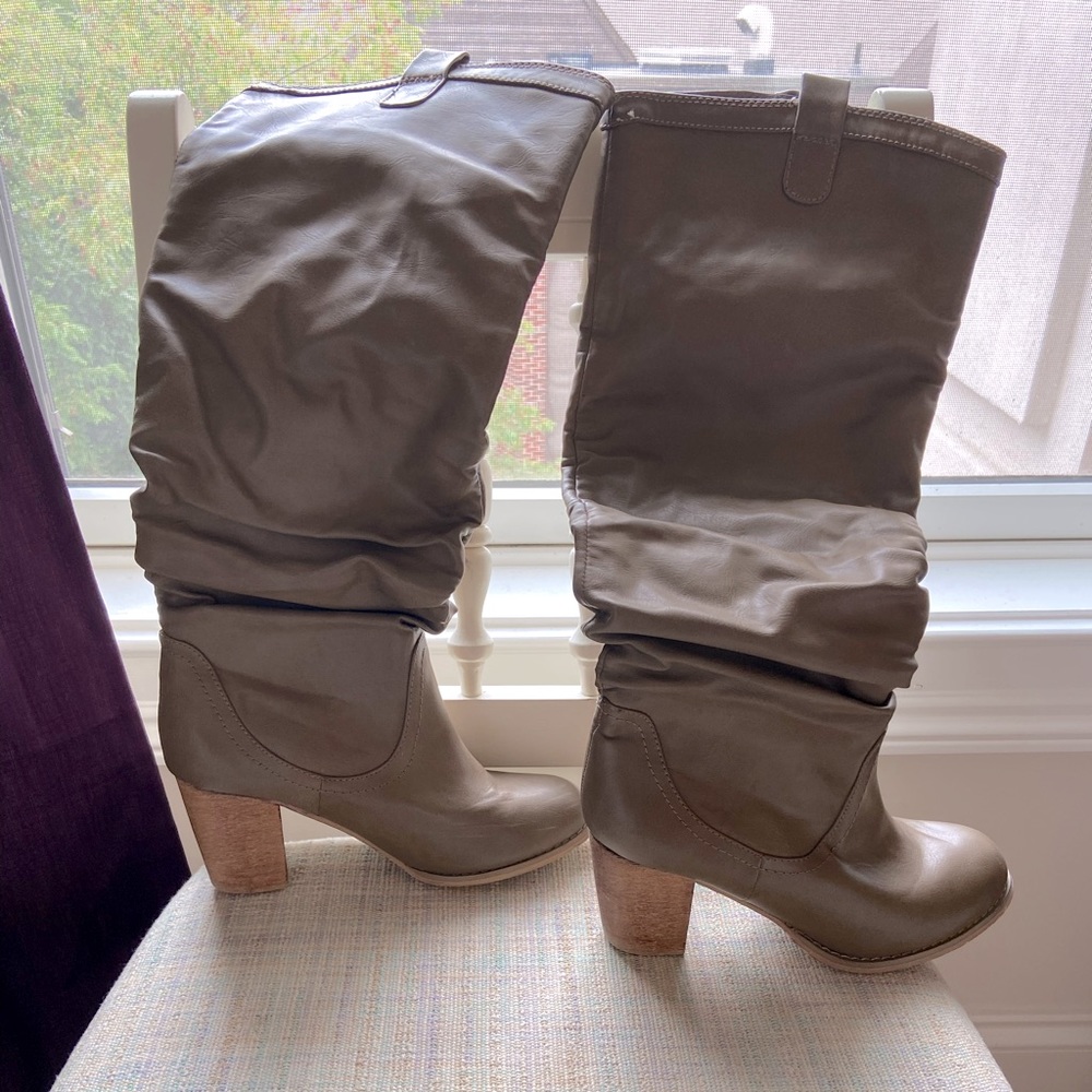 Taupe/Khaki colored slouchy boots